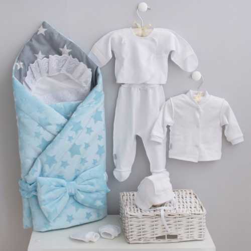 Комплект одежды для выписки из роддома: выбрать для девочки или мальчика