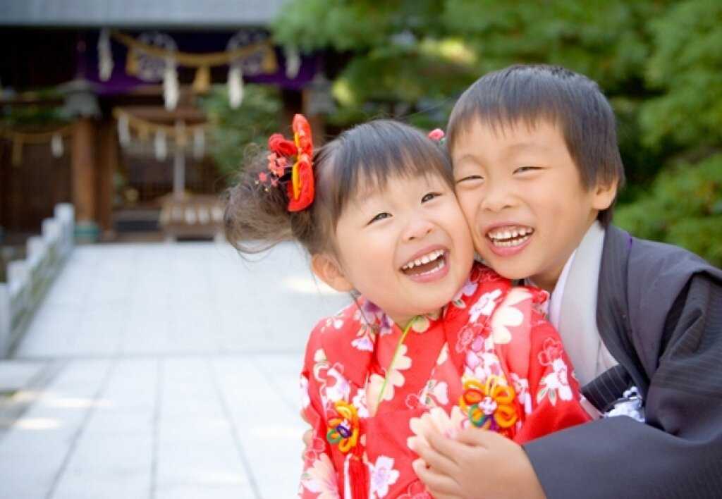 Китайские гении, манерные англичане: как воспитывают детей в разных странах?
