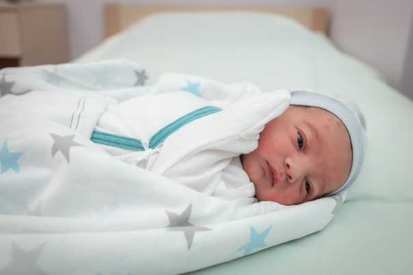 Новорождённый ребёнок: как правильно он должен выглядеть