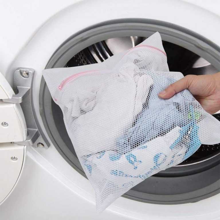 Какими моющими средствами и как стирать вещи новорожденного