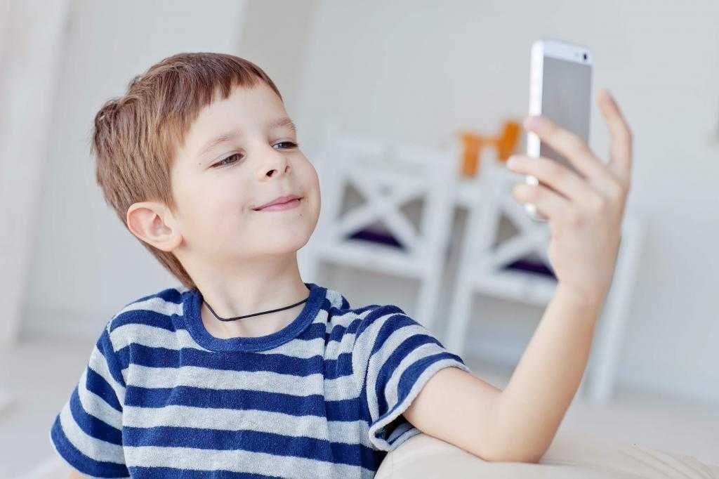 С какого возраста детям можно пользоваться смартфоном или планшетом?