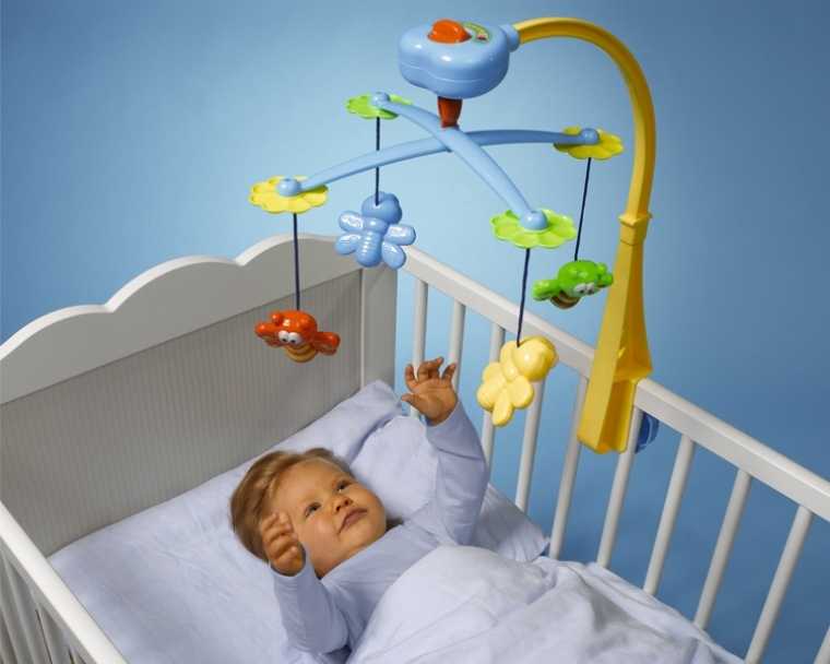 Для чего нужен и как выбрать мобиль на кроватку для новорождённых?