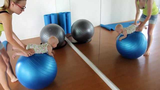 Фитбол для грудничков: упражнения, занятия, гимнастика с детьми от 1-3 месяцев