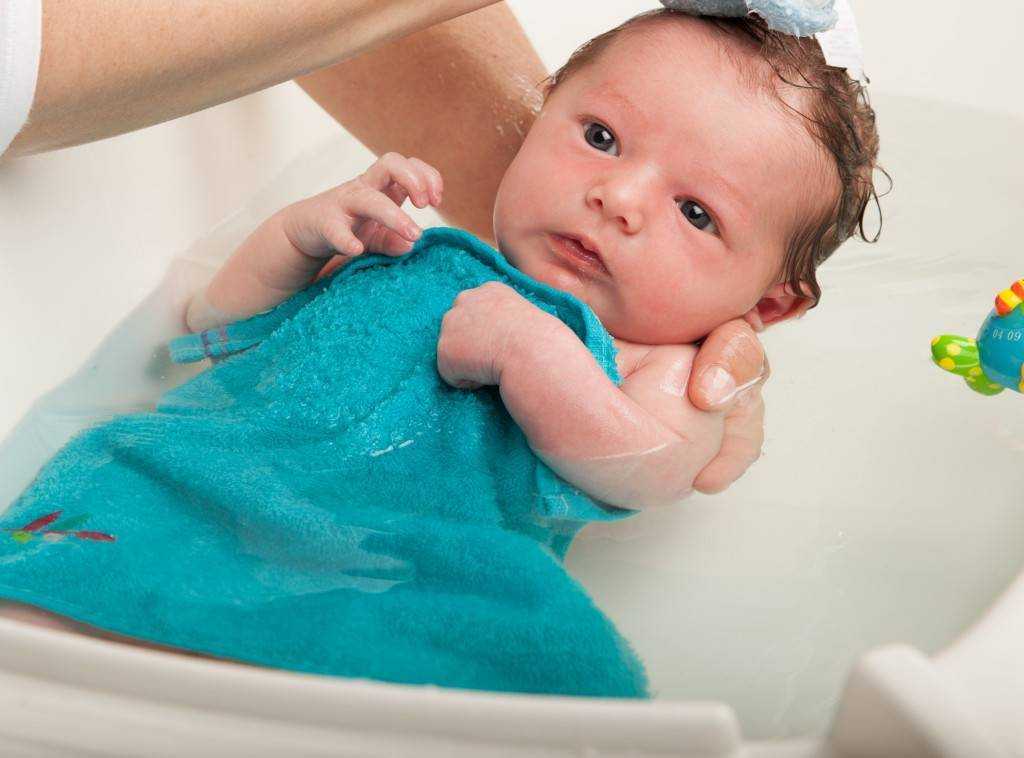 Первые дни жизни новорожденного: что нужно знать - уход после родов, питание