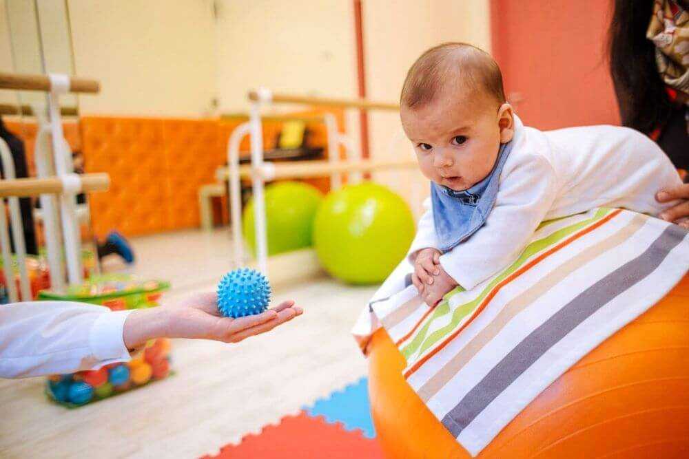 Во что играть, развивая ребенка до года? развивающие игры для детей до 1 года по месяцам