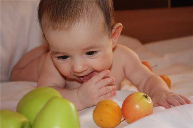 Что должен уметь ребёнок в возрасте 4 месяца. развитие грудничка в 14, 16, 18 недели жизни | fabimilk