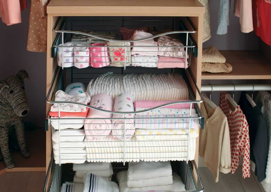 Как навести порядок в детском шкафу: 4 принципа хранение детской одежды