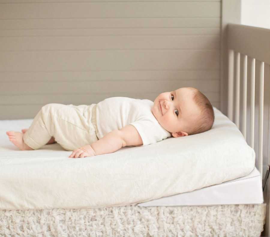 Какой лучше и как выбрать матрас для новорожденного в детскую кроватку