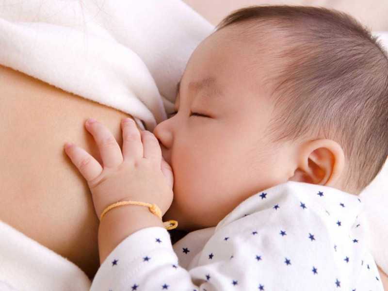 Ребенок отказывается от грудного молока: причины, как исправить