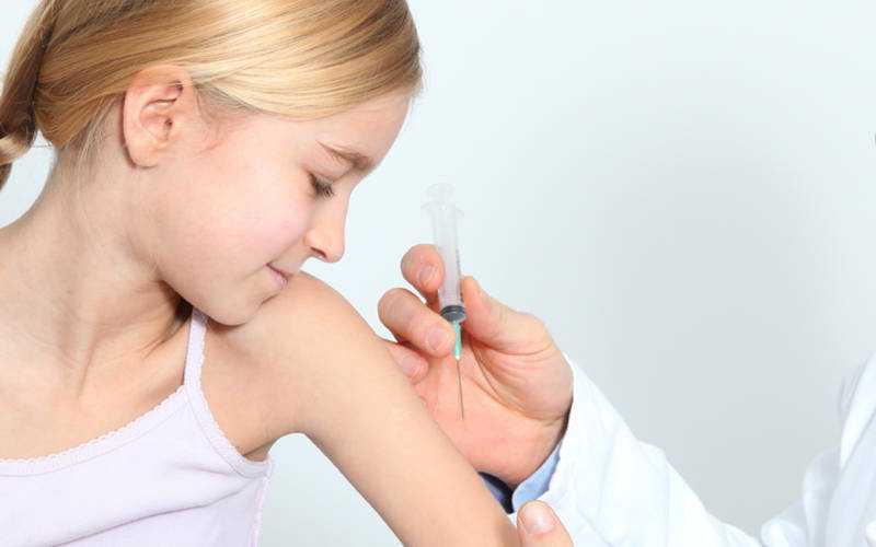 Какие прививки нужны взрослым и когда их делать?
