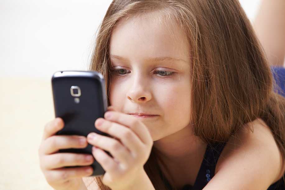 Можно ли ребёнку пользоваться смартфоном: мнение эксперта