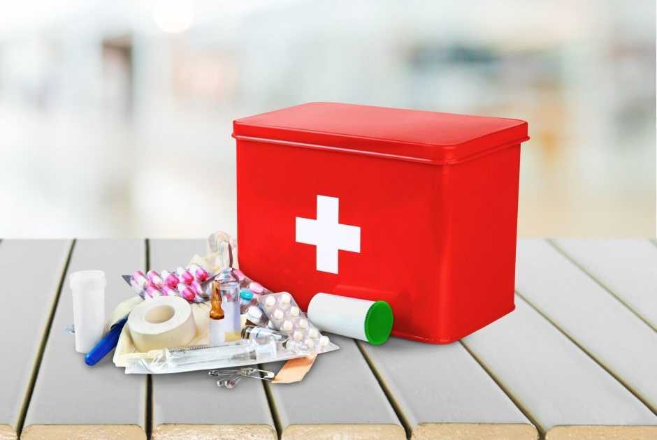 Аптечка на море с ребенком: какие лекарства взять в отпуск? список от комаровского