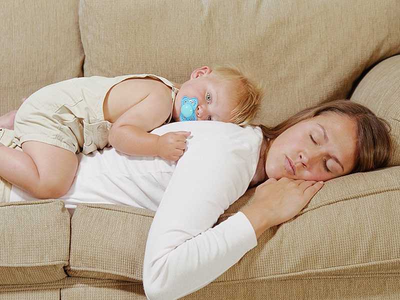 Может ли ребенок спать с родителями?