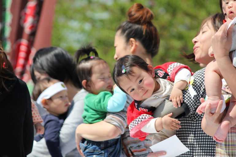 Сила слез — почему японцы заставляют детей плакать и выбирают среди них победителя (+видео)