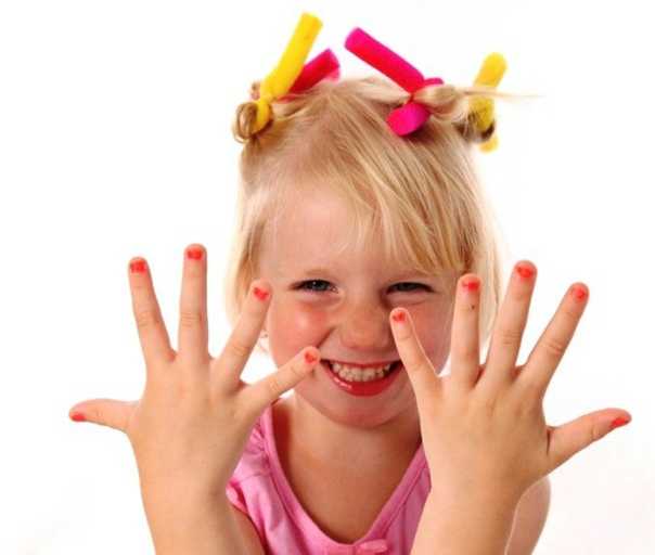 Ребенок тянет пальцы в рот и грызет ногти! как помочь?