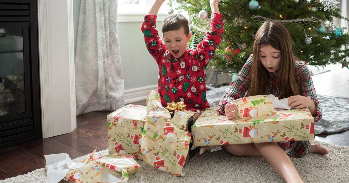 Подарки детям на новый год : для мальчика и девочки 3 – 4 лет
