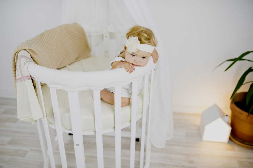 Как правильно выбрать детскую кроватку для новорожденного ребенка?