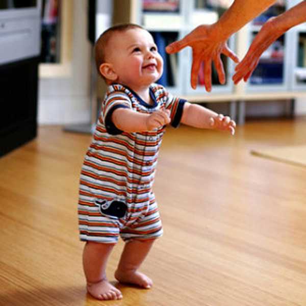 Как помочь ребенку и научить его ходить без опоры самостоятельно | nutrilak
