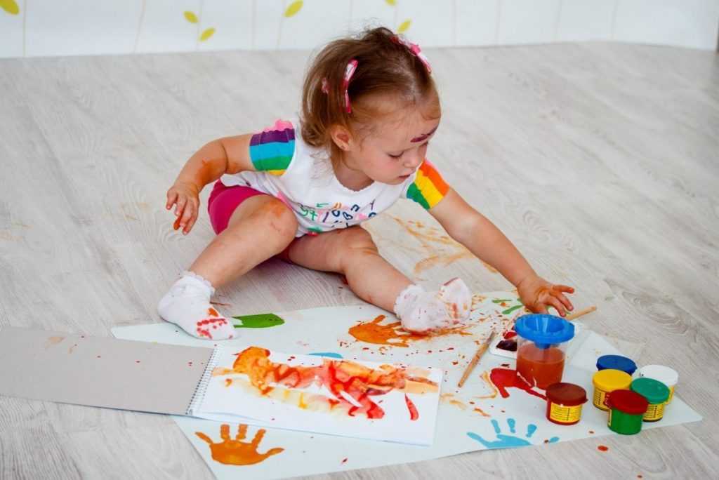 С какого возраста можно начинать рисовать пальчиковыми красками?