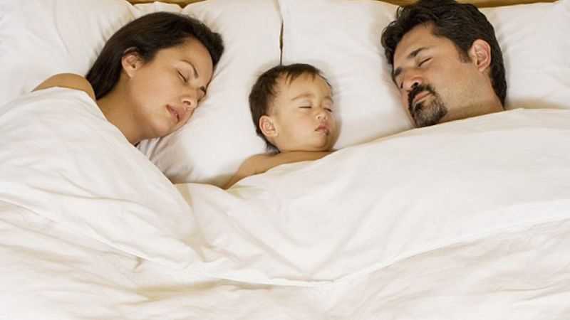 Совместный сон с ребенком: полезен или вреден?