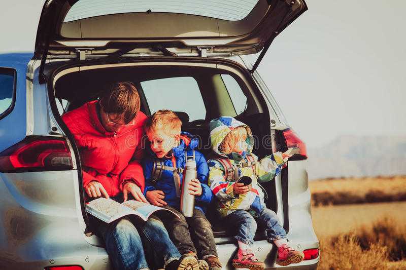 Как путешествовать с ребенком и нужно ли его брать с собой