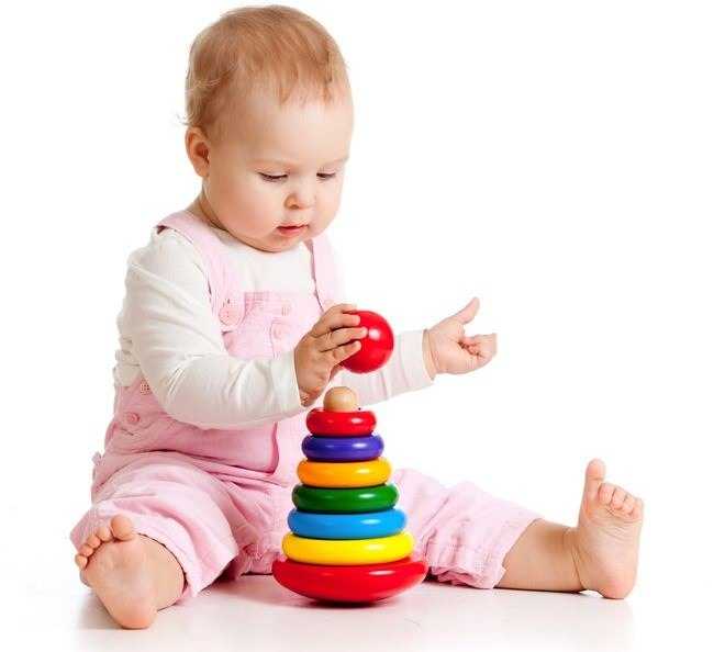 Как выбрать игрушки для детей до года — таблица по месяцам