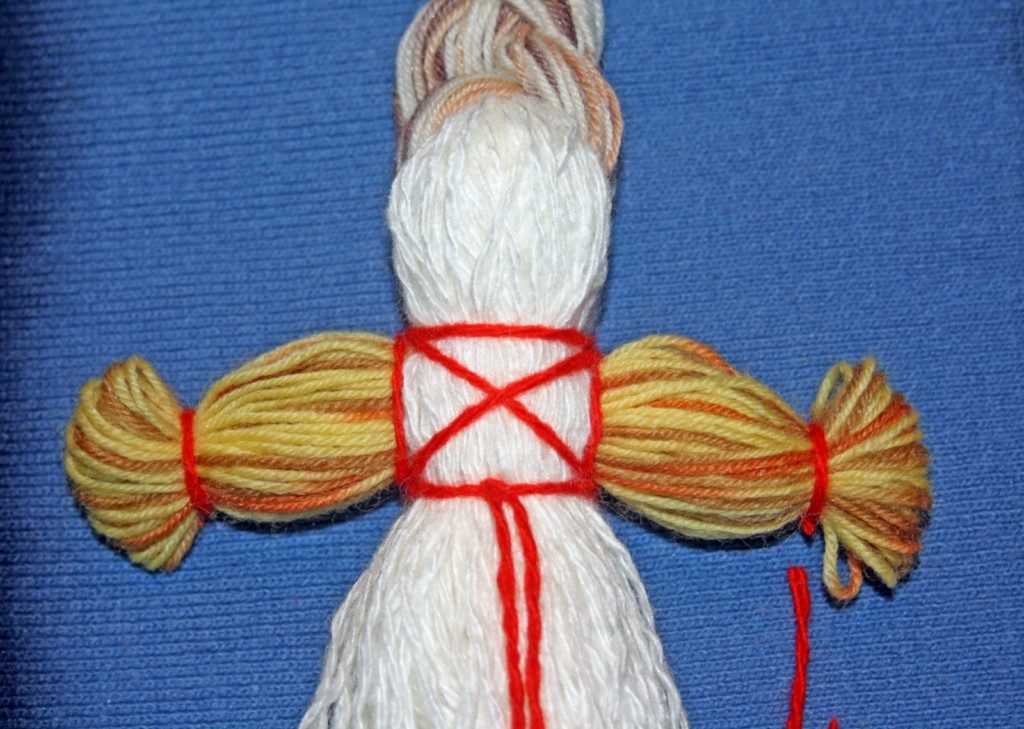 Как сделать куклу из пряжи (с иллюстрациями) - wikihow