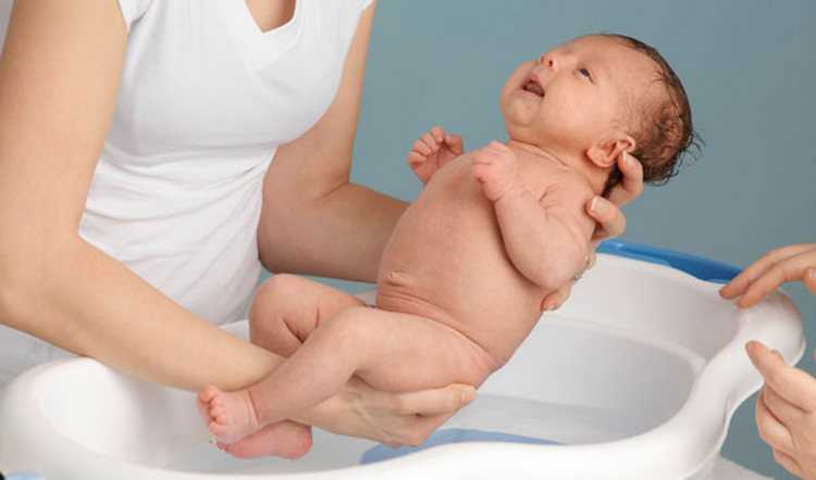 Народные приметы и купание новорожденного