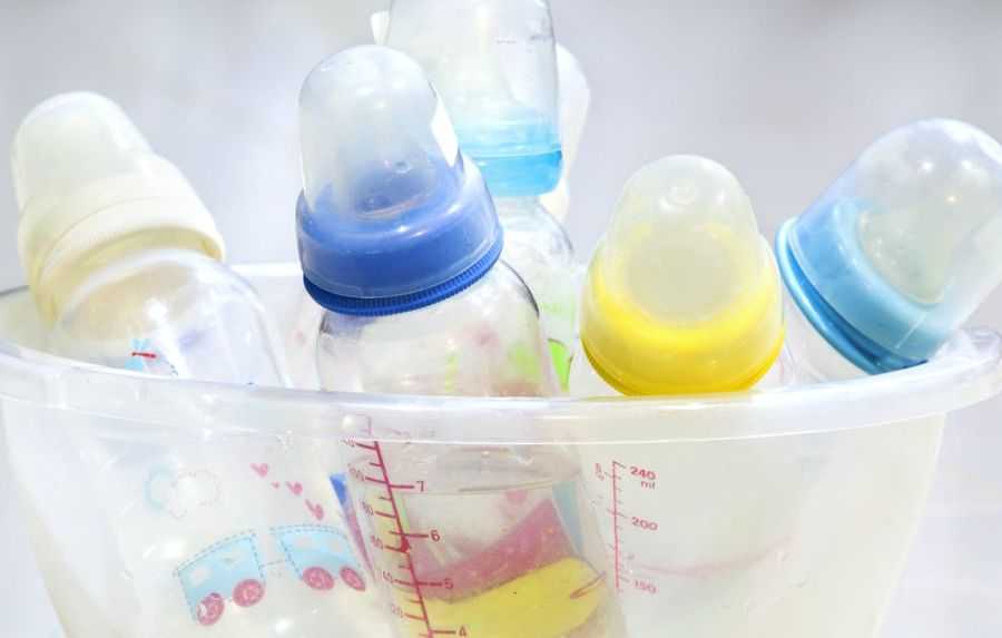Как стерилизовать бутылочки для кормления в домашних условиях и до какого возраста