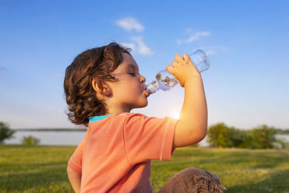 Детская вода: как выбрать и на что смотреть