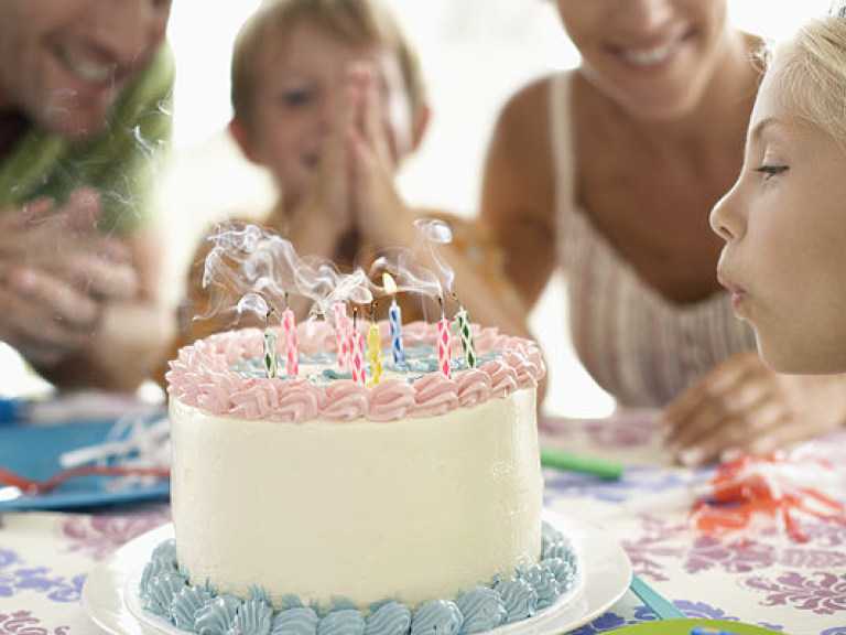 Чем вы рискуете, задувая свечи на именинном торте?