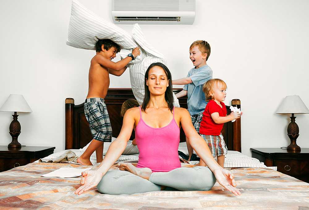 Все еще думаете, что вы плохая мама? посмотрите эти фото: 10 примеров того, как звездные мамочки мучают своих детей