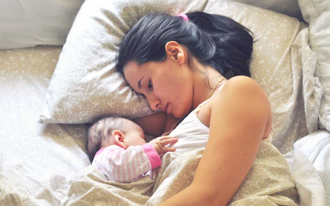Как отучить ребенка засыпать с грудью | уроки для мам