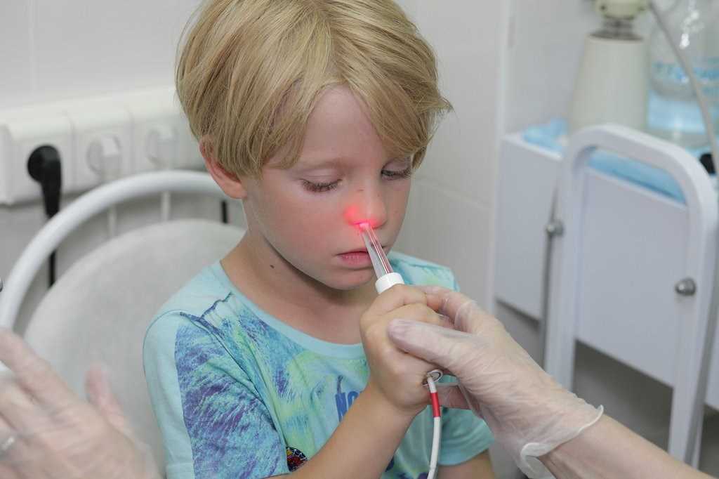 Затяжной насморк у детей и взрослых. как правильно промывать нос и использовать сосудосуживающие капли, чтобы не навредить?