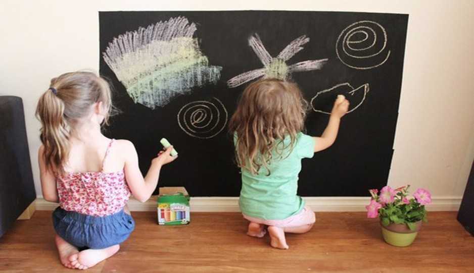 Ругать ли детей за рисование на стене