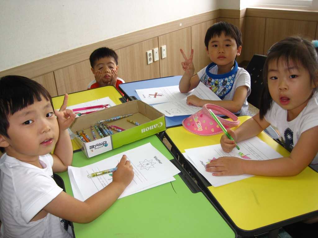 До пяти лет им можно все: как воспитывают детей в южной корее