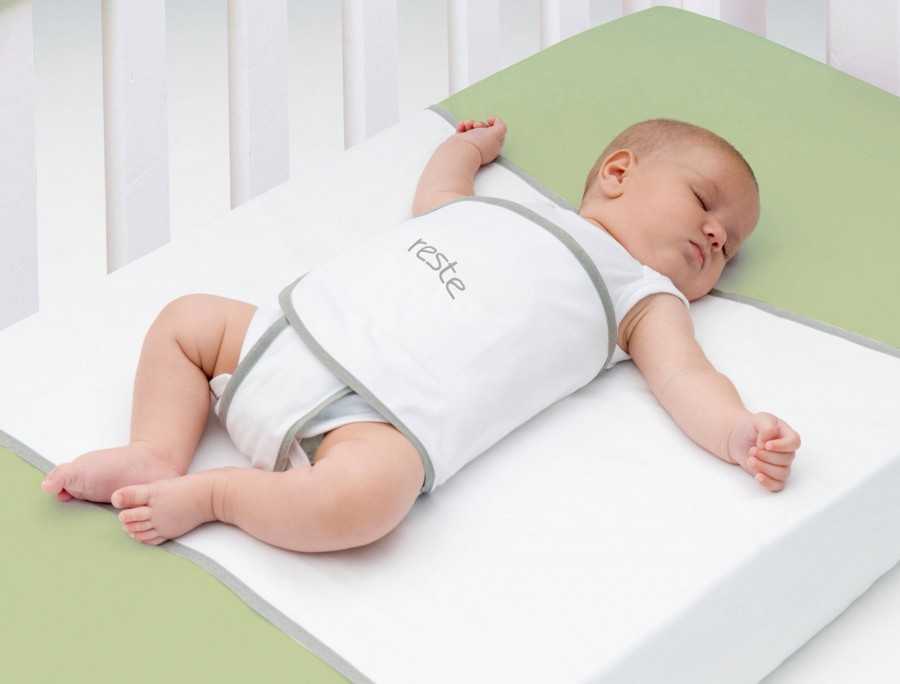 Правильная поза для сна новорожденного
