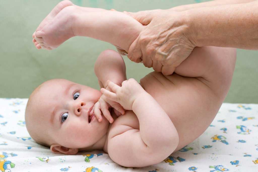 Массаж для новорожденных:польза и элементы массажа