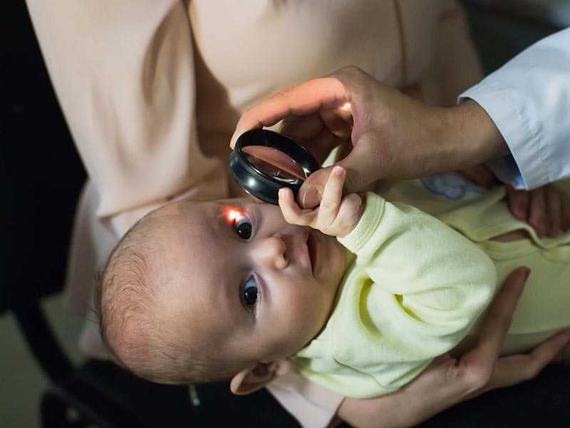 Когда ребенок начинает видеть: 5 этапов развития зрения у грудничков - parents.ru