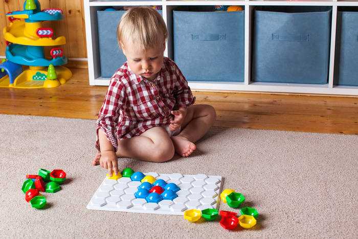 Как научить вашего малыша играть с другими детьми