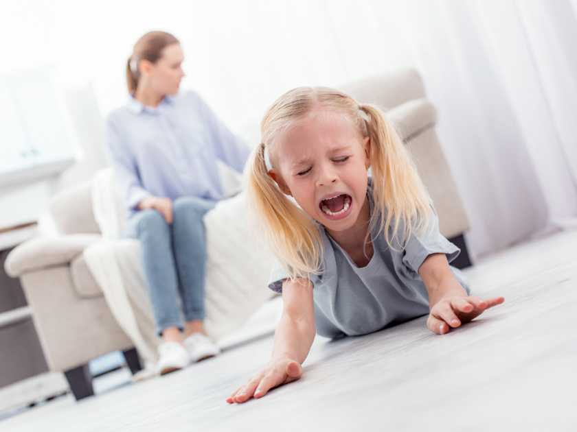 Капризный ребенок: причины, что делать и как реагировать?