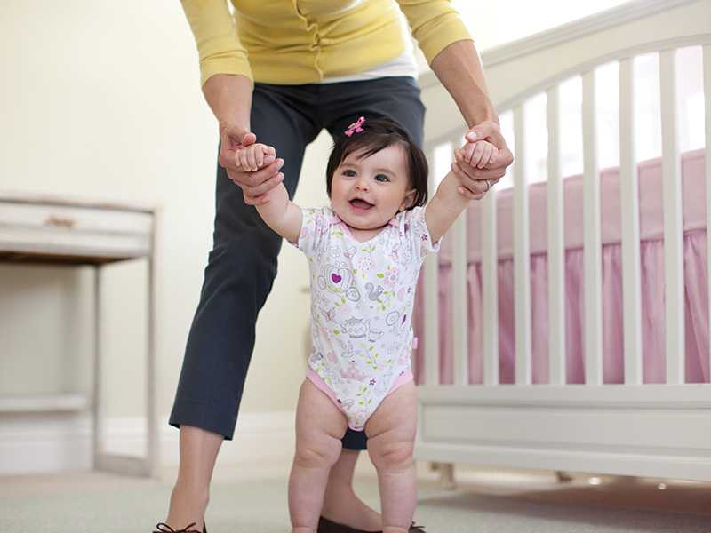 Как научить ребенка ходить: самостоятельно и без поддержки, основные упражнения, в 9, 10, 11 и 12 месяцев, советы комаровского