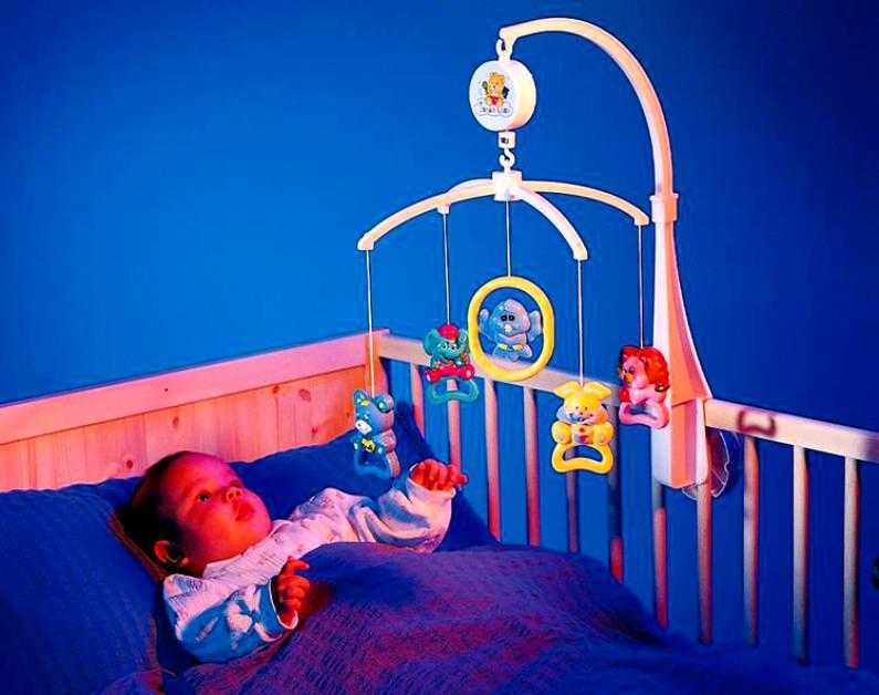 Как выбрать мобиль на кроватку для новорожденных