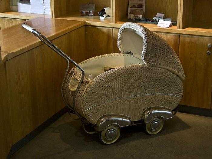 Эволюция детских колясок: большая подборка фото