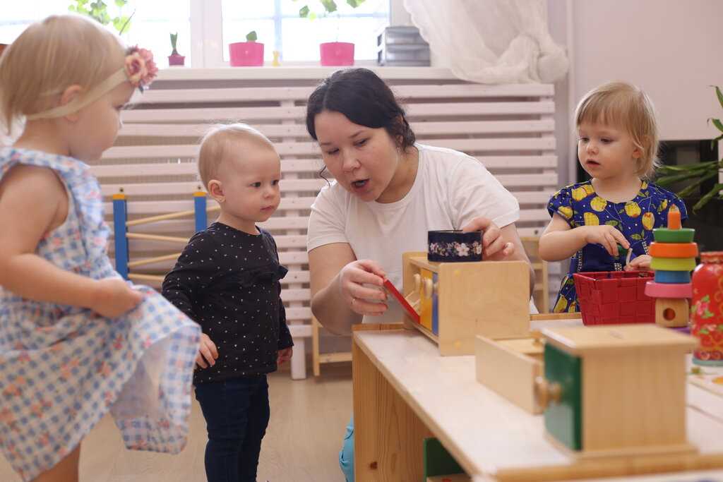 Детский сад, няня или бабушка: что лучше?. плюсы и минусы детского сада