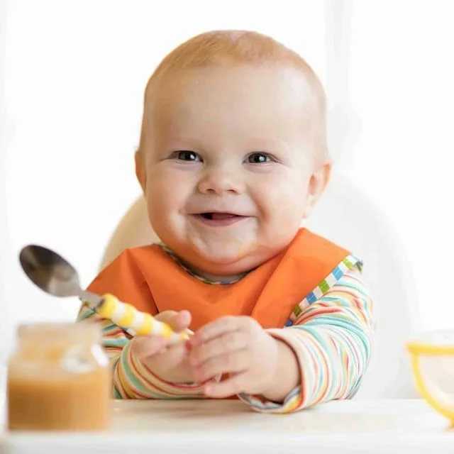 Питание ребенка по месяцам: распорядок дна, режим кормления и правила составления рациона