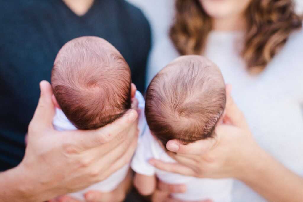 15 актуальных советов будущей маме двойняшек
