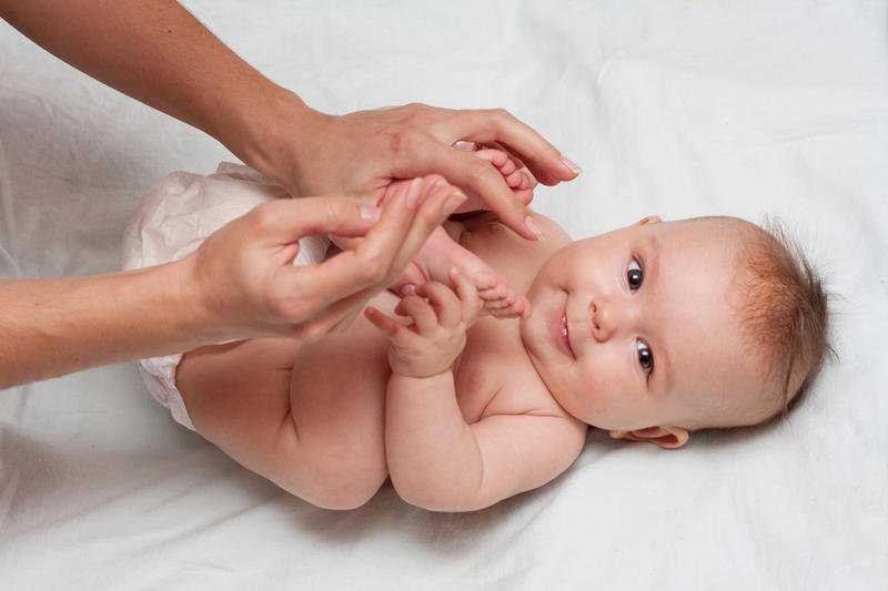 Как делать массаж новорожденному | johnson’s®