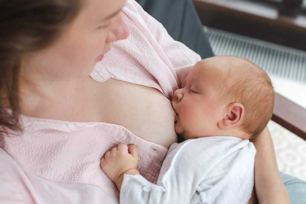 Техника правильного прикладывания к груди — подсказки для кормящих мам