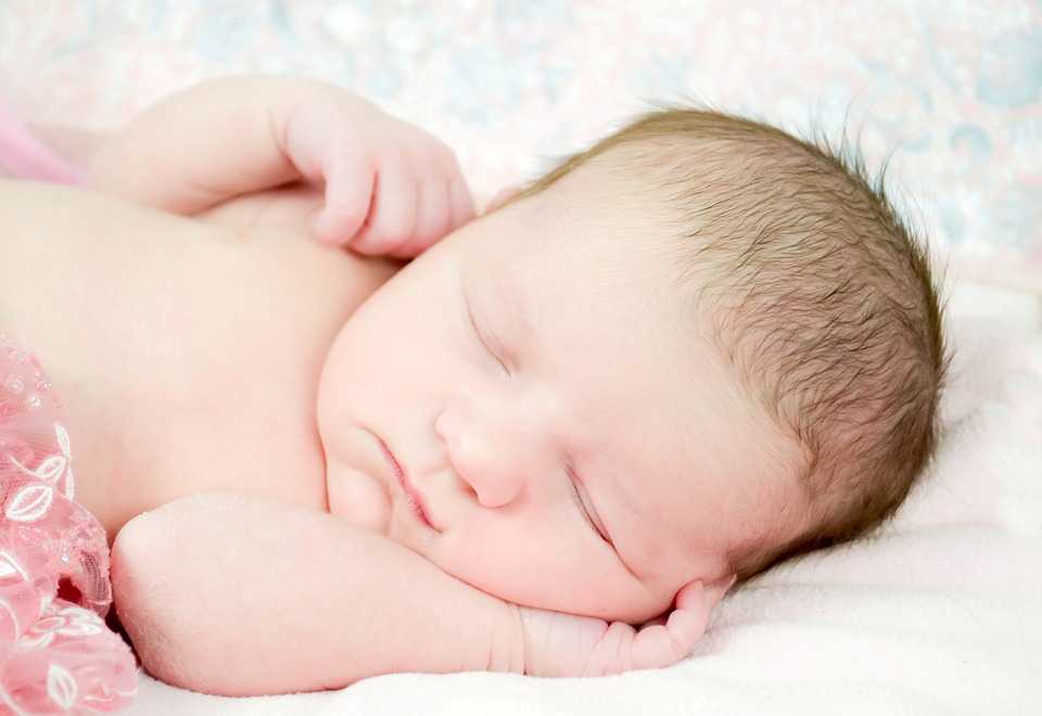 Голова, кожа, ручки-ножки: как правильно должен выглядеть новорождённый